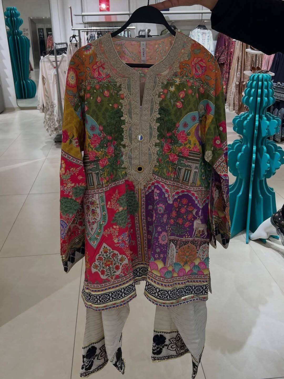 Rozana Embroidery 3PC (FARSHI SHALWAR)