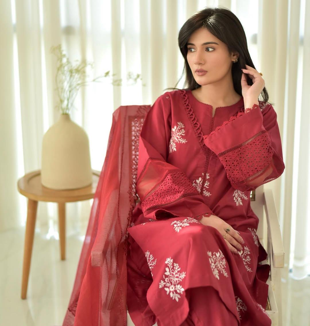 Hooriya Mehroon 3 PC