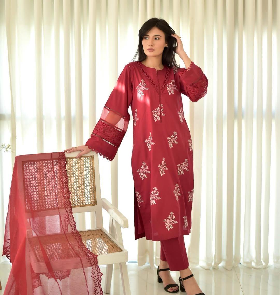 Hooriya Mehroon 3 PC